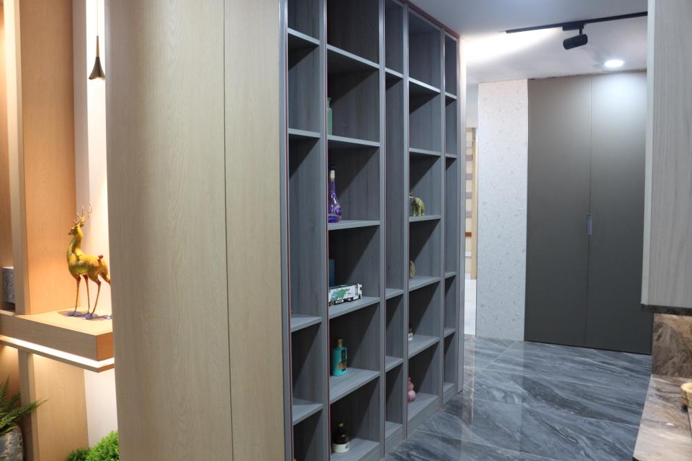 Customized furniture for study room