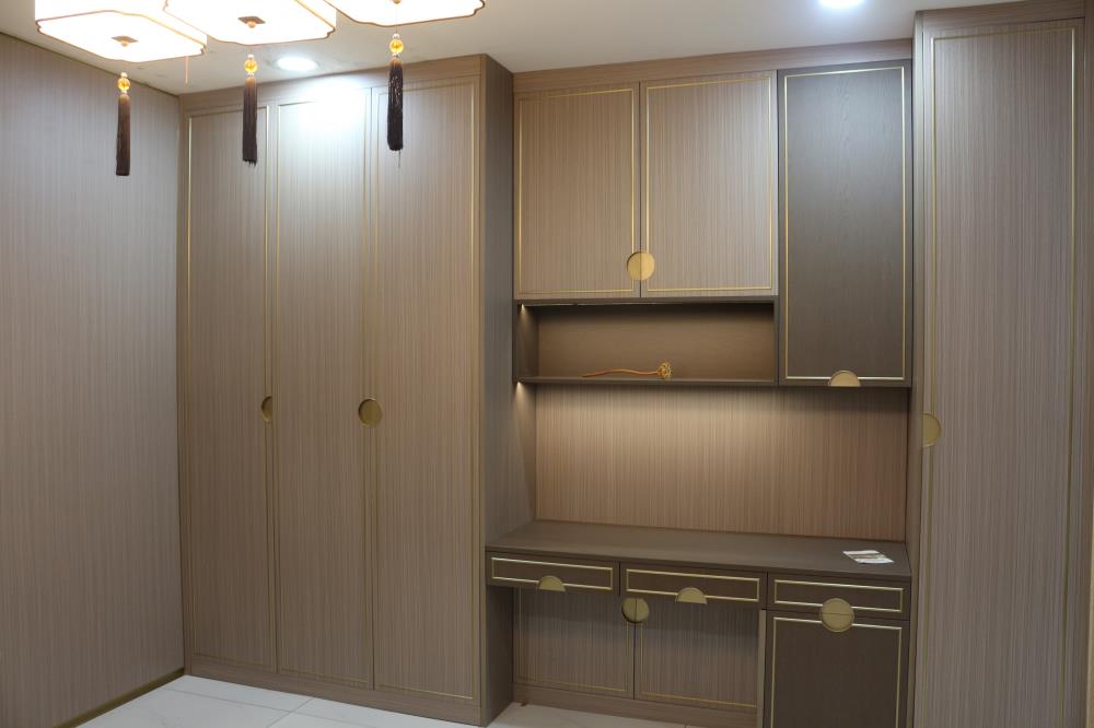 Customized furniture for study room